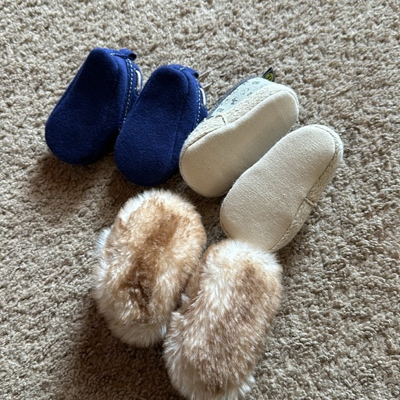 Bundle of 3 newborn shoes - Picture 5 of 7